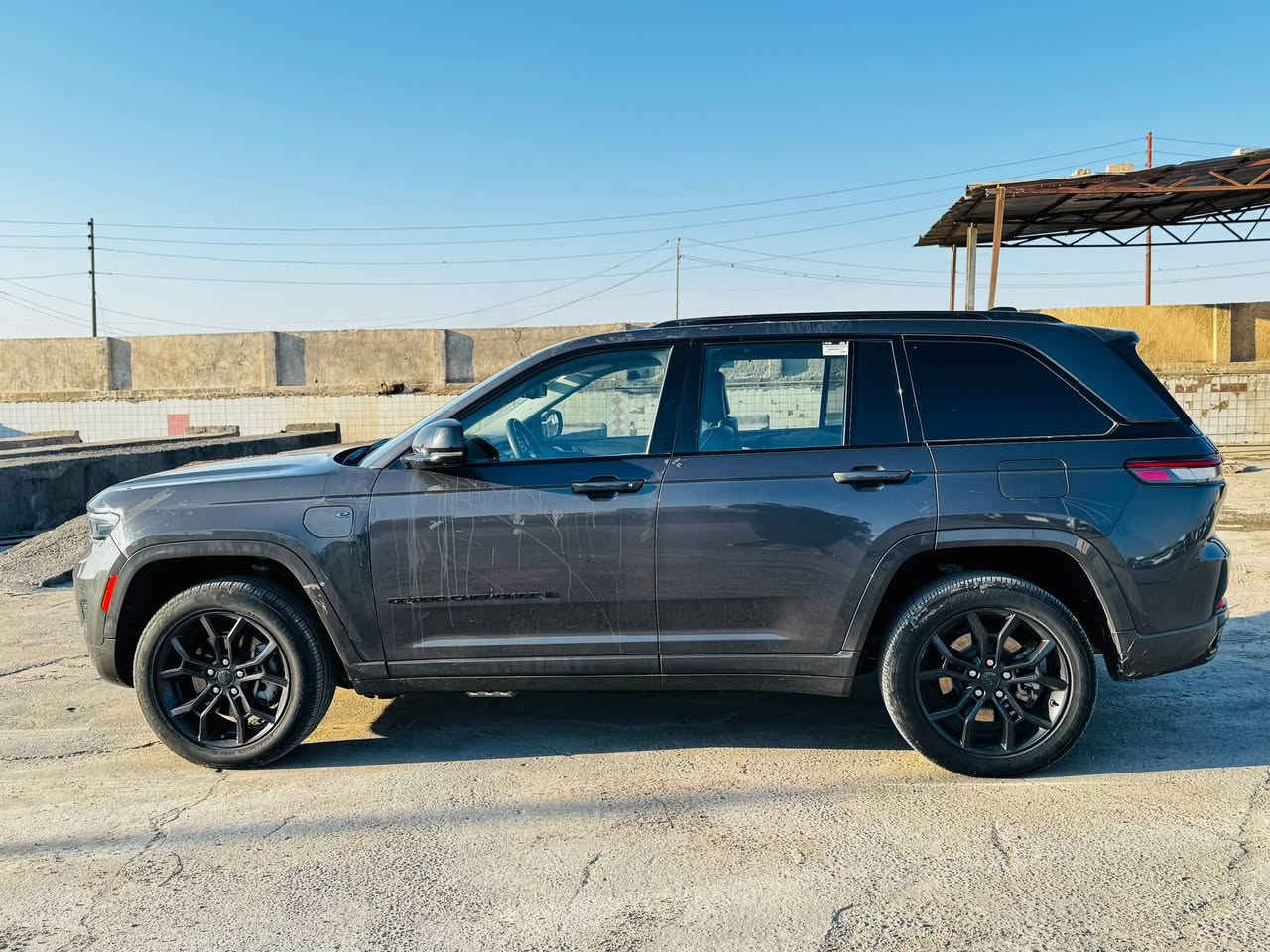 جيب هايبرد اوفرلاند وارد امريكي موديل 2024 
ماشيه 29 الف ميل
 
* دفع رباعي 4x4.
* قيادة ذاتية عند المنعطفات.
* رادار امامي مع مانع تصادم.
* تحذير الخروج عن المسار.
* مستشعر نوم السائق مع نظام التوقف الآلي.
* تحذير النقطة عمياء .
* نظام تحذير عند التقاطعات.
* نظام تحذير عند تجاوز السرعة المحددة.
* إنارة محيطية خمسة الوان
* تعديل وضعيات مقود السائق كهربائيا.
'مرايا تعتيم داتي
* المرايا الجانبية قابلة للطي كهربائيا
*  نظام الصوت 9 سماعات Alpine.
* ويل قياس 20 انج.
* سقف بانوراما.
* شاشه كبيرة 10.1 انج.
* نظام الخرائط (GPS).
* عرض خرائط الطريق على لوحة القيادة.
* لوحة القيادة بقياس 10 أنج.
* المصابيح الأمامية LED.
* كشافات الضباب LED.* دخول ذكي.
* بصمة على 5 ابواب للدخول الذكي.* تشغيل عن بعد.* الصندوق الخلفي كهربائي.* فتح الصندوق الخلفي مع حركة القدم.
* ذاكرة لحفظ وضعيات الجلوس للسائق 
* المقاعد الأمامية كهربائية.
* المقاعد الأمامية تبريد وتدفئة.
* المقاعد الخلفية تدفئة.* السياره 5 راكب 
* انارة داخلية LED متعددة الالوان 
تبديل بنيد  
رقم بغداد مشروع وطني 
السعر 350 
للاستفسار ***********
