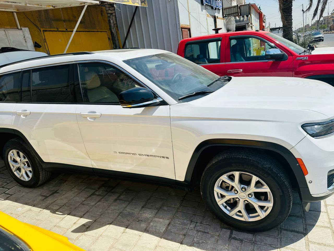 سلام عليكم  جيب 2023  وارد امريكي
ماشيه 16 الف بدون رقم 
حادثها جاملغين وبنيد مبدلات ومصبوغات  بدون لغد بدون شواصي شرط الفحص  
فئه لمتد
مواصفات  فول 
داخل جلد لون ابيض وكشن منفصل 
 كشنات تدفئه وتبريد
شاشه اعطال بلدشبول 
رادار امامي تحديد سرعه وتوقف ذاتي 
شفتات بلستيرن 
5  كامرات 
كشن خزن ميموري 
بانوراما 
تبريد ٣ قطع 
تحكم تبريد خلفي منفصل 
صندوق كهربائي 
تشغيل عن بعد 
توقف ذاتي خلفي 
رادار نقطه عمياء جانبي 
مازدات وبلوجكترات لد زنون بلادي 
سياره جاهزه ومابيها اي نقص ولا كلوب مشتغل بلدشبول 
كير مكينه حداديه كهربائيات ع وضع الشركه 

السعر  270$ وبيها مجال بسيط 
بدون رقم 

مكان السياره بغداد 
للأستفسار
***********
