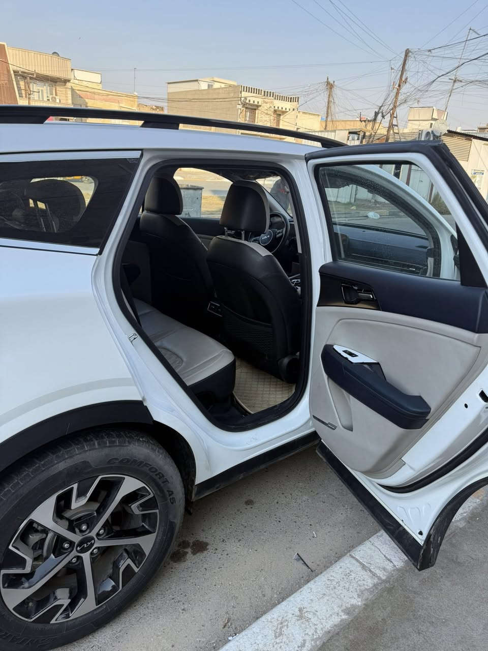 السلام عليكم
كيا سبورتج 2024 هايبرد VIP ( صيني )
خليجي
 ماشية 25000  كيلو 
نضيفة كلش مكفوله من البارد والصبغ 
بيهه طخة بالصندوك موضحة بالصور ممصلحة
محرك مبدل بستم بلشركه حاليآ سليم 
رقم بغداد باسمي تحويل ثاني يوم 
ضمان 5 سنوات مال شركة باركود 
المواصفات 
بصمة وبيبان بصمة
دخول ذكي 
 كير ماوس 
حساس امامي 
حساس خلفي 
رادار جانبي 
بانوراما 
اريل نفكيشن
4 كامرات 
كامره خلفيه دوارة
شاسة متصل 
فول تحكم استيرن 
تحديد مسار 
جنطة كهرباء 
اطارات رنك فلات 
مري شفط
كشنات كهرباء 
انارة داخلي 
كشنات خزن 
كشنات جلد 
كشنات تدفئة تبريد 
كشنات خلفي تدفئة
تحديد مسار
نضام سفتي
ثلاث انضمة قيادة
حساس ستيرن 
نضام سماعات هارمن
نقاط عمياء
مناخ منفصل 
السيارة بيه بعد مواصفات هواي 
سعرها مناااسب١٨٥  وبيهه مجال مال جيتك
***********
مكاني بغداد حي القاهرة
