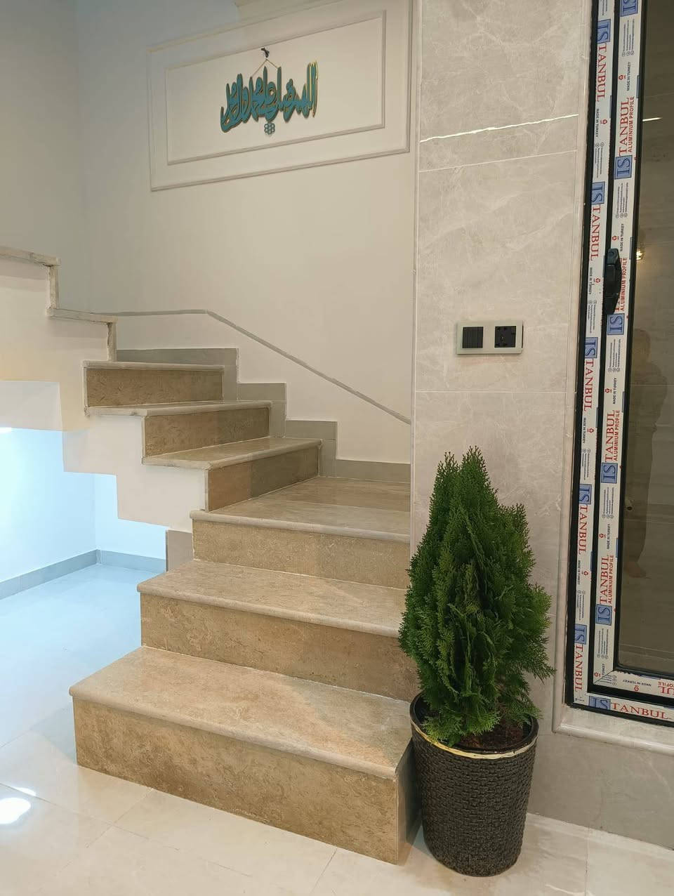 السلام عليكم 
مشتمل للبيع المساحه 120 م 
بناء البيت حديث استلام مفتاح غير مسكون مواصفات البيت vip  😍👏🏻
موقع المشتمل حله شارع 80 خلف حلويات قصر الشام جنس العقار طابو زراعي سند ٢٥ 
إخواني أخواتي ربي يحفظ الجميع 🌹
السعر وباقي التفاصيل التواصل خاص او الاتصال 
 للاتصال ***********
واتساب
