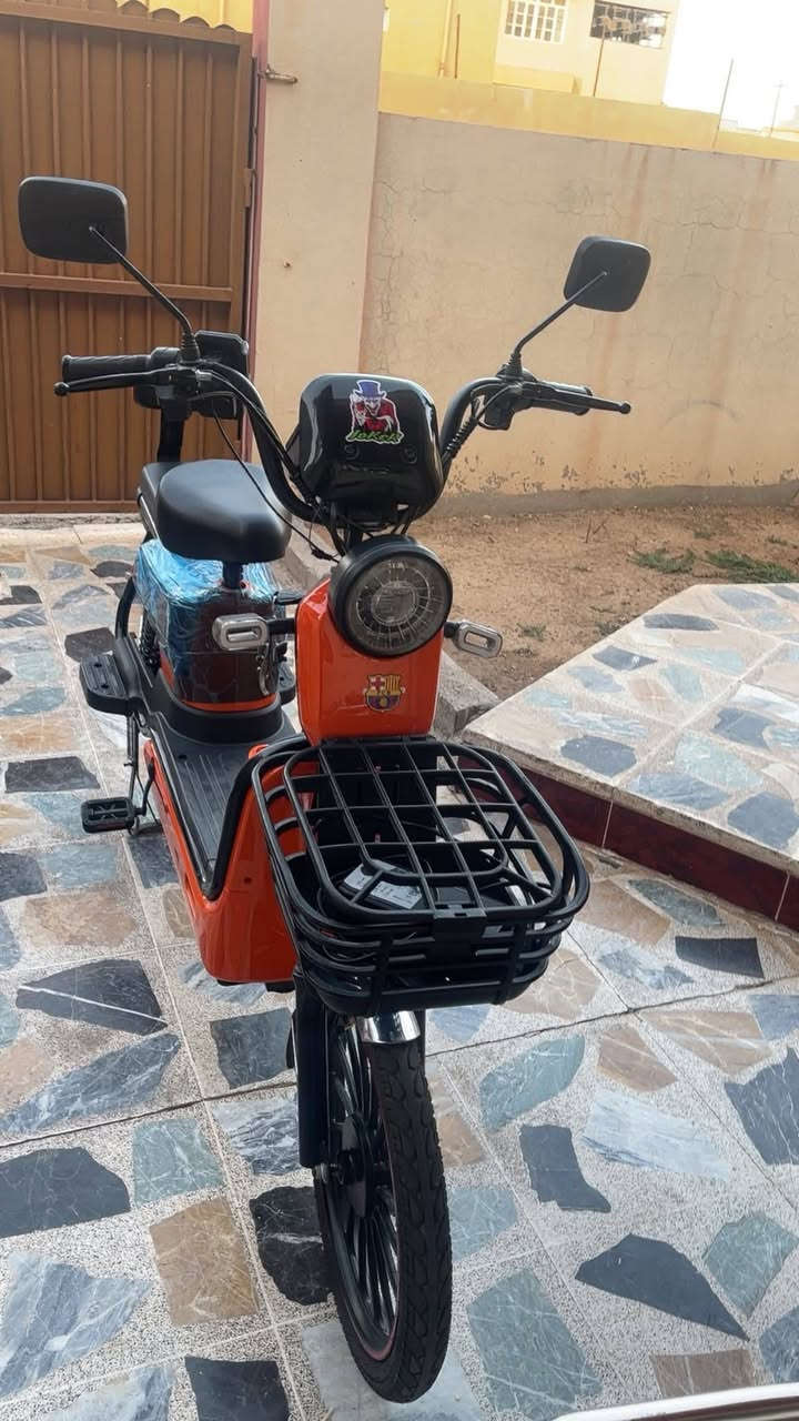 ماطور شحن للبيع السعر 350 قفل
المواصفات بي أربع بطاريات 
حجم 26 
بصمة عن بعد عدد 2 
بي بلوتوث أغاني 
بي نضام R يرجع الى وره 
التواصل عل رقم ***********
