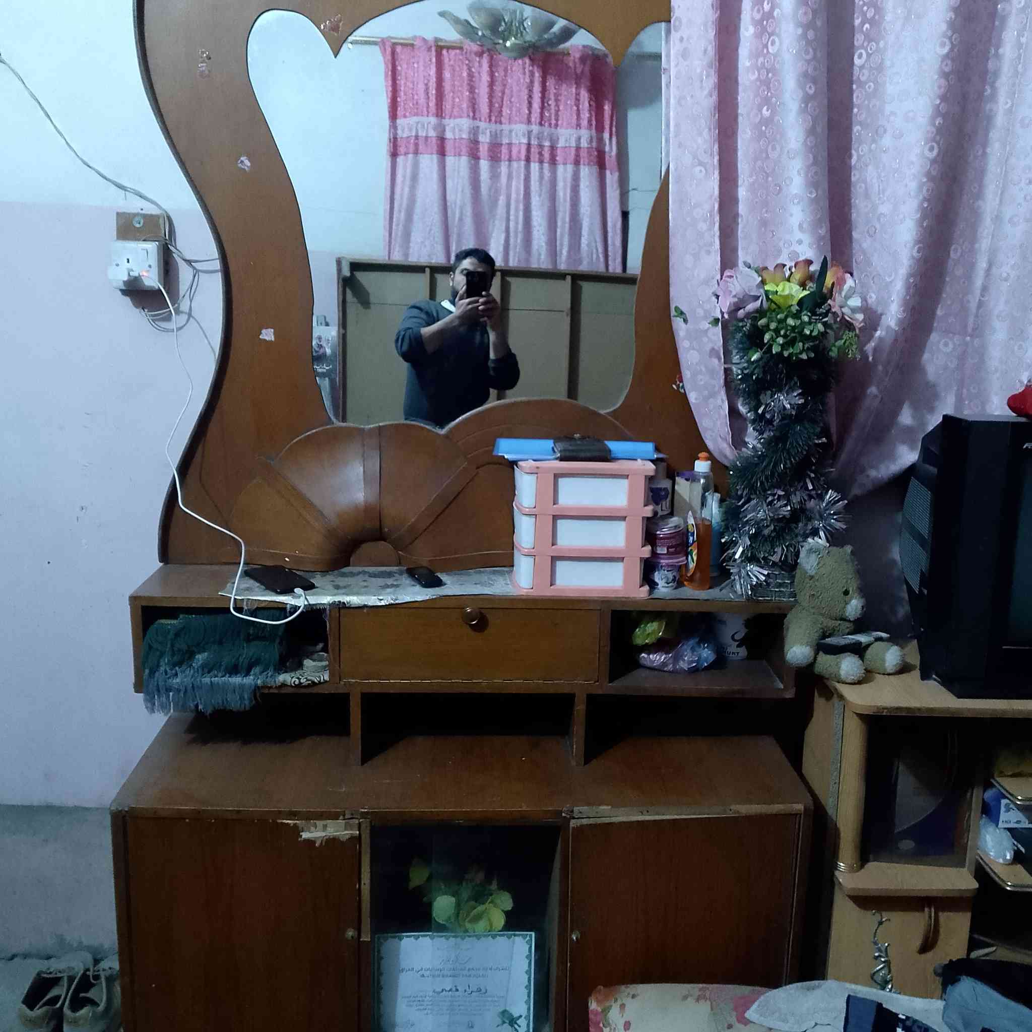 السلام عليكم غرفه نوم  طابقين نضيفه للبيع مكان  طويريج  السعر   ٥٠٠ الف ***********
