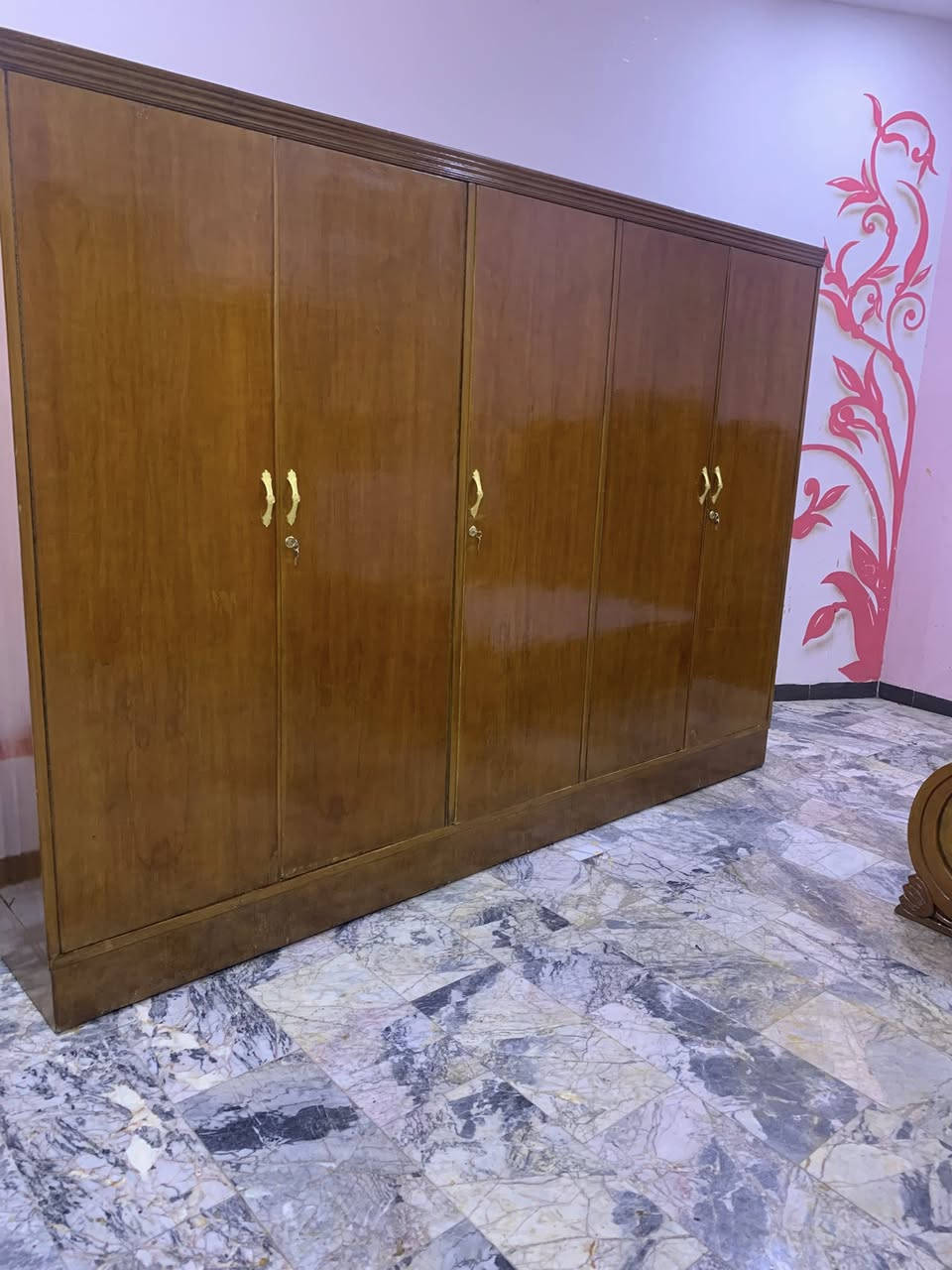 من رخصت مدير محترم الغرفه خمسه بيبان صاج داخل وخارج صاج نضيفه جدا اي ضرار مابيه تخت جربايه صاج بلوك سعر 400 رقم هاتف *********** بغداد مكلفه بالنشر اتصال فقط عل رقم هاتف
