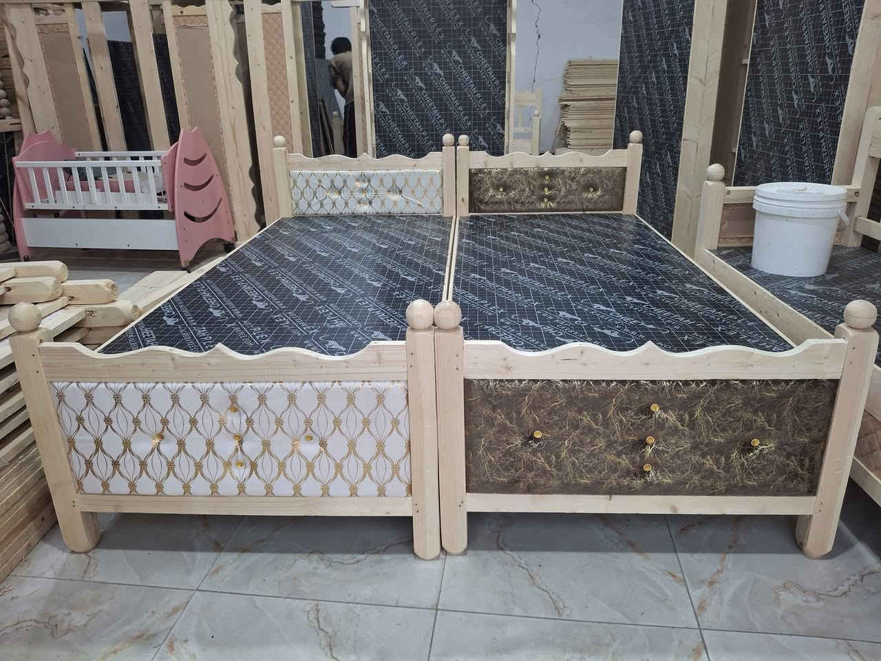 انسب الأسعار بكل المحافظه 
50 الف فقط. 
جربايه خشب جام روسي ضمان حقيقي بلاويد اسود تتحمل أوزان ثقيله اكثر من ١٥٠كيلو. مترين والعرض ٨٥سم 
كل الالوان والاحجام 
ابو نور لتجارة الأثاث. ***********.
الشطره شارع المجلس البلدي مجاور عيادة الدكتور علاء الغالبي
