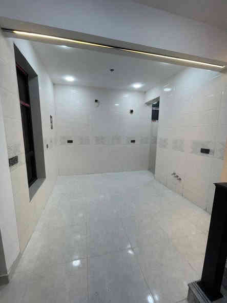 السلام عليكم 

مشتمل  للبيع عدد 2 (((50متر  ))))متر للبيع 

الركن واجهه 8متر نزال 6.25
بصف الركن واجهه 6 متر نزال 8.25

كل مشتمل يحتوي علئ ثلاث طوابق 3غرف نوم 

ثلاث طوابق 
 
بناء حديث درجه اولى 
يحتوي على صاله ومطبخ وحمام 
الطابق الثاني
غرفتين نوم.  حمام. 
طابق الثالث غرف نوم وسطح 

العنوان :: حي الجهاد ::ديوان المخابرات قرب:: خلف شارع 60
 
المميزات:
1- الارضيات الداخلية: مرمر
2- المناور والكراج: ارضيات كاشي حامضي
3- المحجرات/
4- الكتائب: حديد
5- الابواب الداخلية: تركي
6- ابواب الحمامات: PVC
7- سقوف ثانوية
8- المطبخ والحمامات: سيراميك اسباني درجة اولى               
9- نقوش 
10- انابيب الماء نوع الماني والكبس حراري
11- انابيب المجاري نوع الشريف المصري الاصلية
12- الصحيات للحمامات والغربي كامل التجهيز
13- التاسيسات الكهربائية نوع السعودي مع وجود نقاط ستلايت وكاميرات ونوع الكيبل الرئيسي 4×25.   

مراجعة و الاستفسار مكتب عمار العقار المقاولات العامه حي الجهاد المخابرات قرب جامع محمد رسول الله 

اتصال

***********
***********

https://www.facebook.com/%D9%85%D9%83%D8%AA%D8%A8-%D8%AA%D8%A8%D9%88%D9%83-%D9%84%D9%84%D8%B9%D9%82%D8%A7%D8%B1-%D9%88%D9%84%D9%84%D9%85%D9%82%D8%A7%D9%88%D9%84%D8%A7%D8%AA-%D8%A7%D9%84%D8%B9%D8%A7%D9%85%D8%A9-104938218151540/
