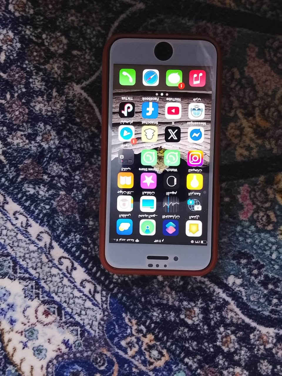 سلام عليكم 

ايفون 7صغير مو بلاس 
ذاكره 128
بطاريه مبدله جهاز نضيف 
مثل ماواضح كدامك كلشي شغال بي 
بصمته كامرته بس سيمكارت مايشتغل 
ب85وبي مجال شي قليل 
مكاني بغداد *********** بس واتساب متواجد
