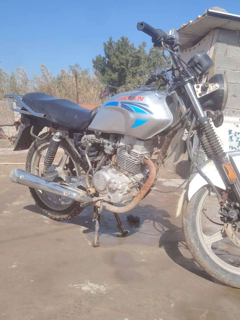 السلام عليكم دراجه دايون عضم للبيع اوراق ضايعه موديل 2021 السعر 300 وبيها مجال مكاني حله شارع 80 //
***********   مكلف بل نشر
