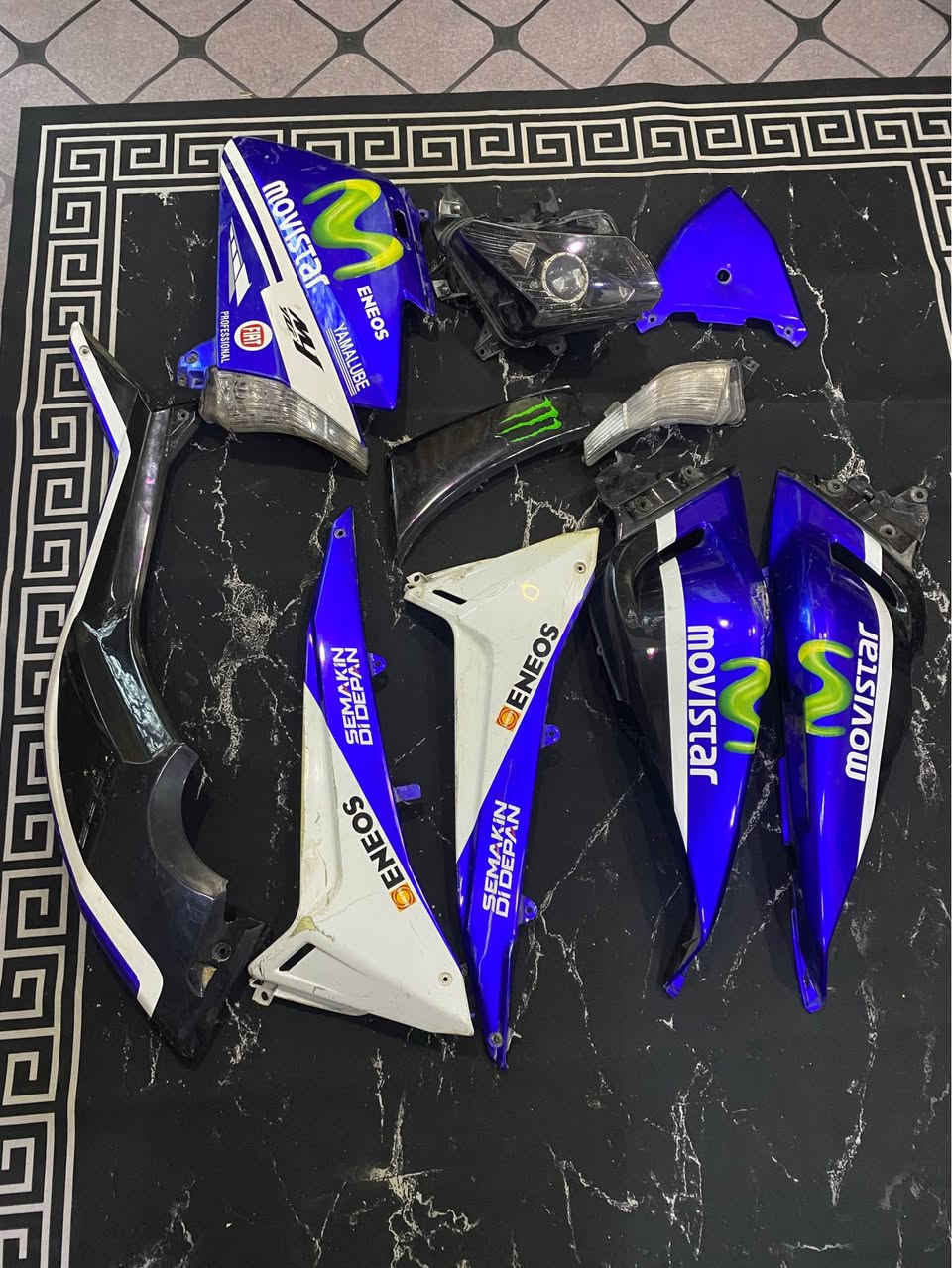 السلام عليكم كفر 530 عدد 2 موديل 2014 
التخم الأسود كامل والتخم الأزرق بي نقص قطعة والصالنصة جديدة أبيعهن شلع مكاني بغداد حي الجامعة للاستفسار *********** بغداد, العراق
