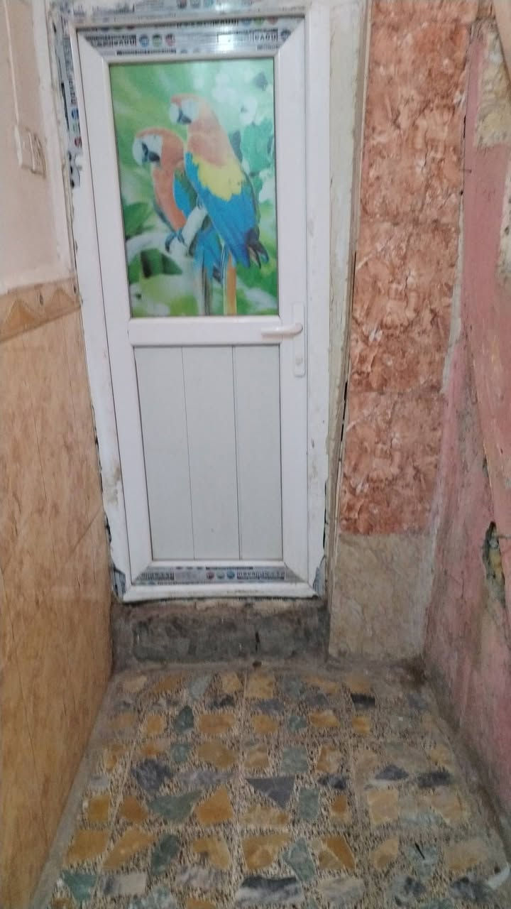 اللهم صل على محمد وآل محمد نصف بيت خلفي من ركن وليس دولان في حي الانصار للإيجار شارع متوسطة الاحرار يوجد خزان ماء ماطور خط مولده للإستفسار الاتصال *********** متوفر واتساب
