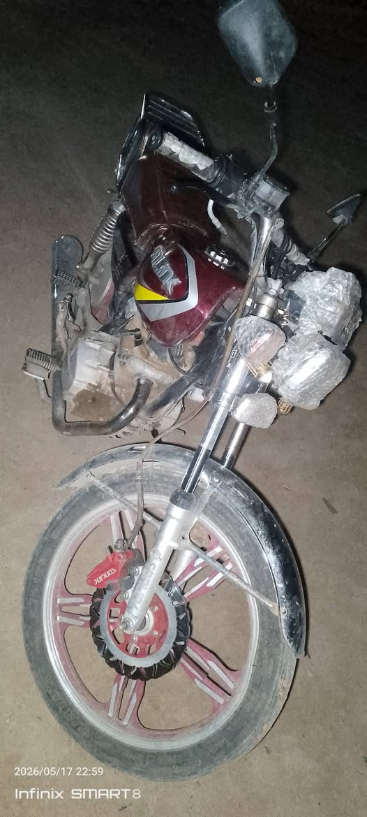 ***********
دراجه للبيع سونك 23 محرك مفتوح مبدل ولفات وباقي بي صوت فيلس كهربائياات نص يشتغل نص لا باتري نص عمر طعجه ويل امامي ويل خلفي الامامي بسيطه والوره هم خفيفه قيم لاتكسر وبالعافيه عليك
