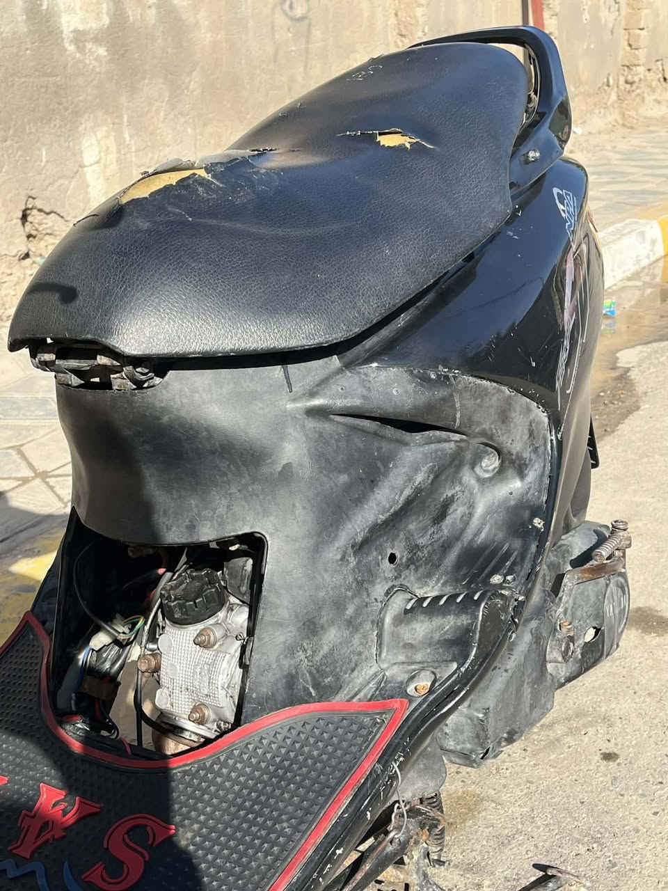 سلام عليكم 
دراجه فراشه للبيع مفتوحه مره وحده غراض كله شركه الخضره AHE  مكينه ناعمه للأخير شلعه شرط تعلك معدل أذا ما تدك 120 ترجع ومخليلك فيديو جوة لمعدلهة كهربائياتهة جاهزه للأخير من سلف من لايتات من أشاير من هورن عددادات كلهة شغاله مال بانزين ومال سرعه مكاني ديوانيه دغاره حي لشرطه قرب اسواق بغداد باقي التفاصيل علق واني اجيك خاص او اتصل ***********
