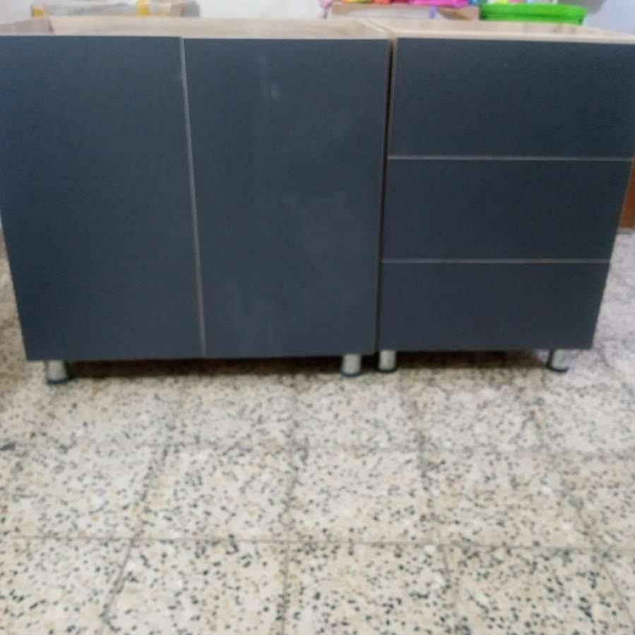كاونتر وملحق خشب mdf جديد
3 متر والسنك 1 ونص بدون مرمرة
 ب 150 الف 
 المكان بغداد حي اور 
***********

