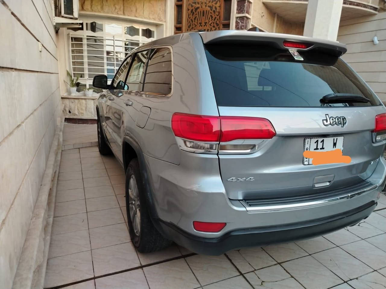 السلام عليكم ورحمة الله وبركاته 
للبيع جيب شيروكي فئة لاريدو موديل2014 
وارد امريكي ضرر بسيط جداً 
جاملغ وباب امامي عكس السائق السعر 18.500الف دولار وبيها مجال
المواصفات
بصمه ابواب
بصمه تشغيل
كشنات جلد
تشغيل عن بعد
مكان السياره
بغداد/ الكرخ
رقم الهاتف ***********
