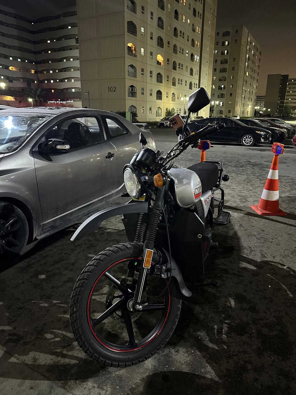 للبيع دايوان 2023مرقم  للبيع سعر 2250 مامشتغله دلفري نضافه شوف العين ***********
