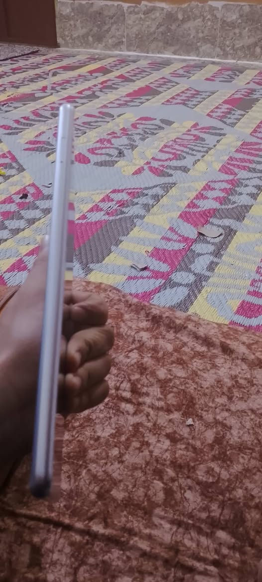 ايباد سامسونك لل مراوس موبايل للبيع شغال بي فطر بل شاشه بس شغال مو مال امزون ***********خابر
