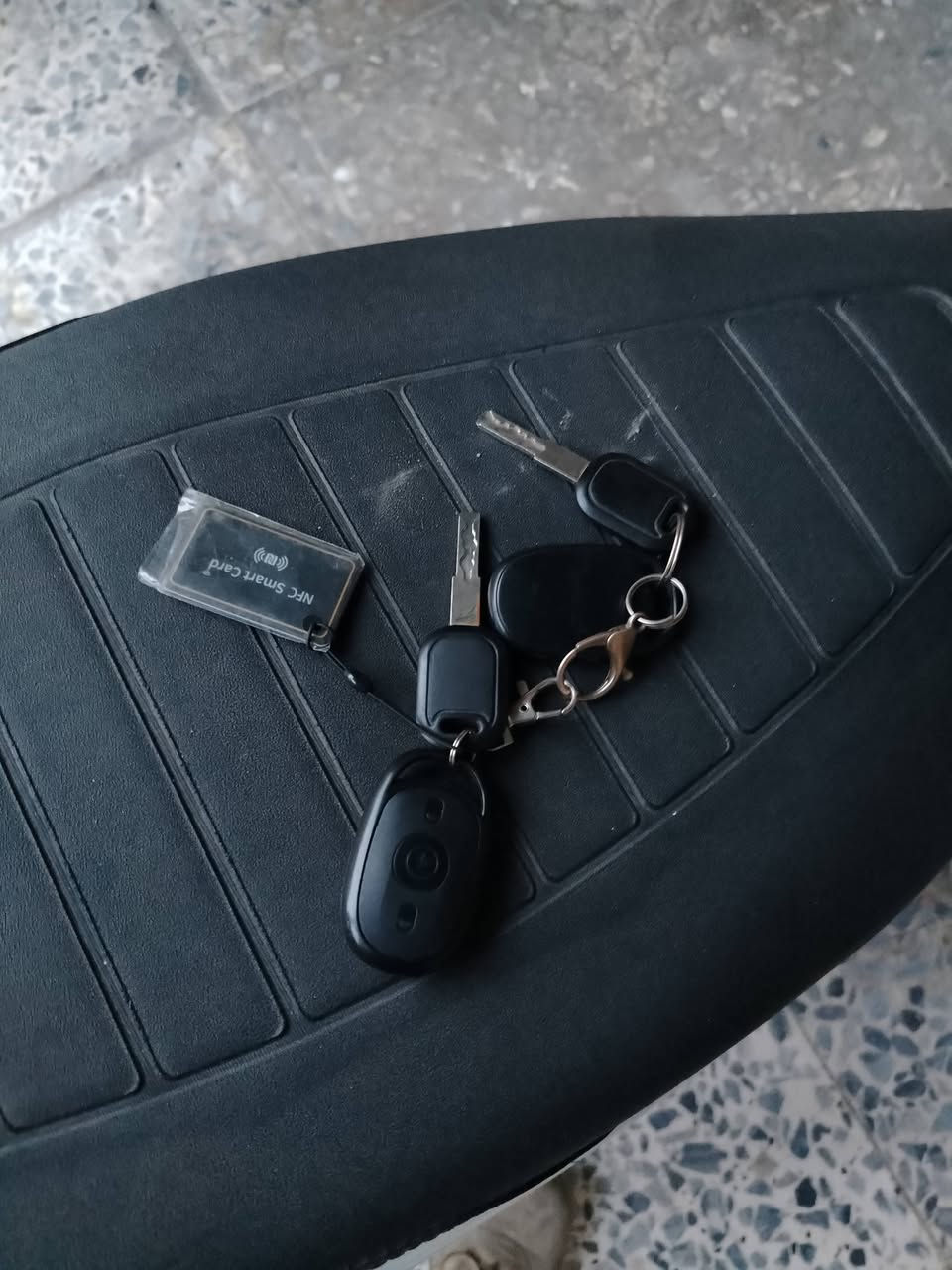 السلام عليكم للبيع دراجه شحن نوع سكنس ام عيون موديل2025
نضام بارك
نضام بك
شاحن تلفون
3سرع 
سرعه 70 
ملف 1200
السعر 650 وبيه مجال
مكاني بغداد الجديدة
***********
