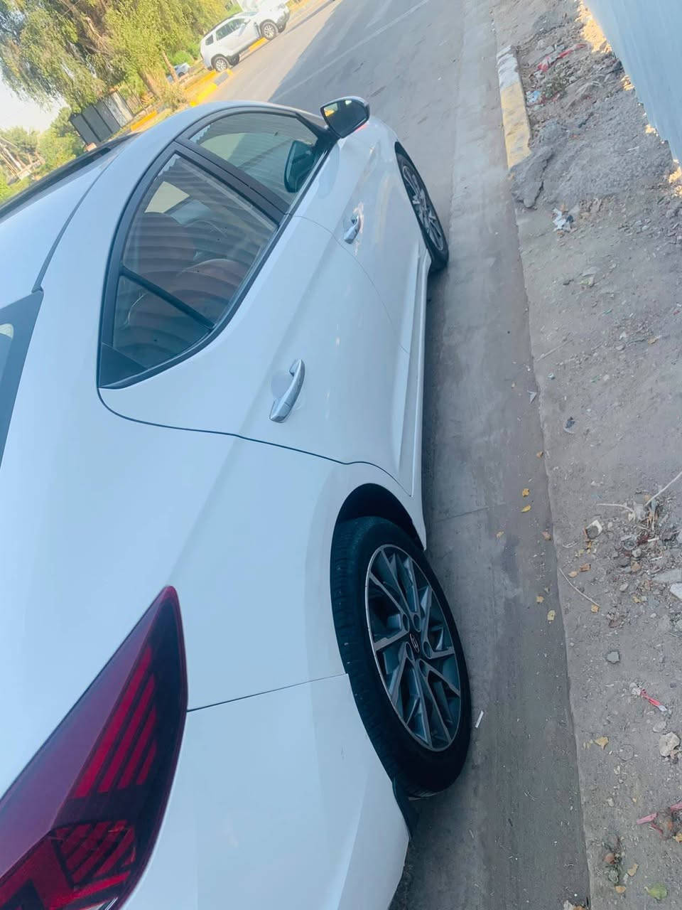 السلام عليكم النترا 2019خليجي شكل 2020 فول مواصفات 1/1 سونار وي صور
ماشيه79KMالف
بصمه
سلايد
ترحيب عند الاقتراب
لايت باليدات
مري شفط ترحيب
اشاير بالمري
حساس امامي 
حساس خلفي
كامره اماميه 
كامره خلفيه
لد نهاري
بك لايت لد
صندوق ذكي يفتح عند الاقتراب
5ويل كب
يدات نيكل
داخل صاج امامي وخلفي
تحكمات ستيرن جهتين
4انظمه قياده ECO
SPORT
NORMUL
SMART
شاشه نظام اندريود
كشنات جلد اصلي
بصمات عدد2 بصمه ثانيه ممستخدمه
كتلوك الشركه بيها 
طفايه تحت الكشن
جك والهوك والعده كامله بيها
شاشه اعطال
تبريد قطعتين
محرك2000دوش
لايت زنون
هزه ورقم وسنويه وملصق جديد
رقم بغداد دولي بأسمي
سياره بيها تبديل باب سايق فقط وصبغ دوسه تحت باب سايق فقط باقي مكفوله 
كير محرك تبريد ع شركه فول
عنوان الكريعات-صليخ
الرقم ***********
السعر 145$
