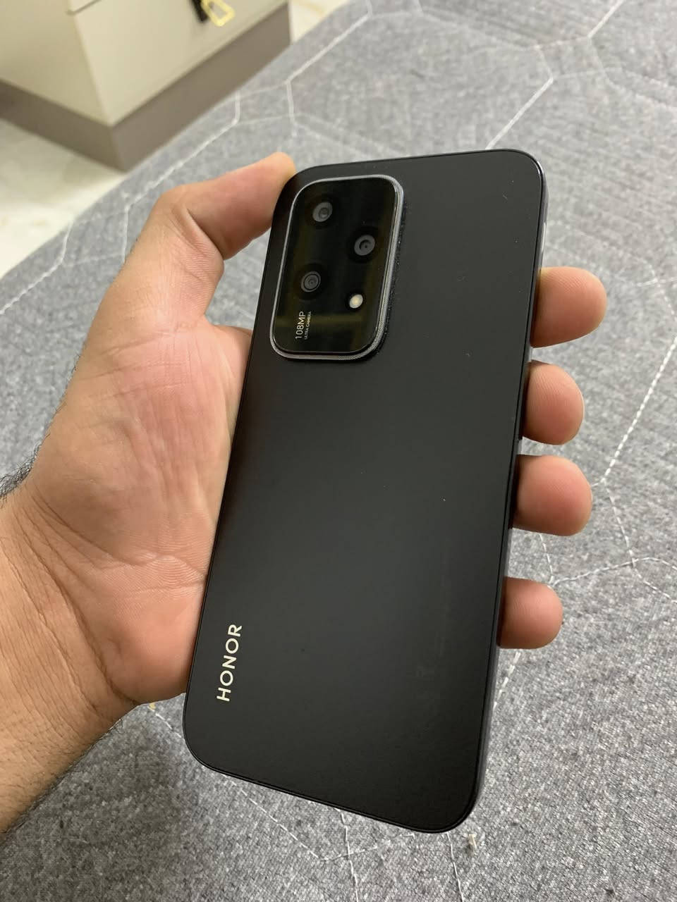 السلام عليكم 
HONOR 200Lite 
ذاكره 256 + عشوائية 8+8
المعالج ميدياتك 6080
حجم البطاريه 4500 ملي أمبير 
بصمه وجه + بصمه أصبع جانبيه 
الجهاز كامل لا بي خلل ولا تصليح 
نضافه فوول كامل ملحقات 
الجهاز تاخذه من البيت اي شي ب الجهاز يرجع 
للبيع مكاني بغداد البلديات الصحفيين 
السعر / ١٥٠ وبي مجال حق الجيه 
الرقم / ***********
تحياتي 🩵
