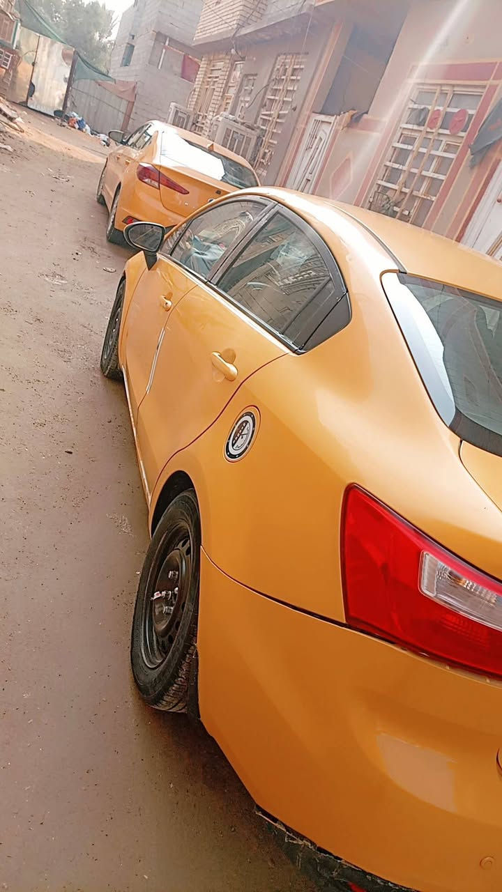 كيا ريو 2013محرك وكير جدد ستوني شادهن 
تبريد
تدفئه
ضربته جاملغ+بنيد والباب الخلفي مضروب ضربه خفيفه 
حداده 100/70
السعر 70وبيه مجال بصيط مكاني كربلاء***********
