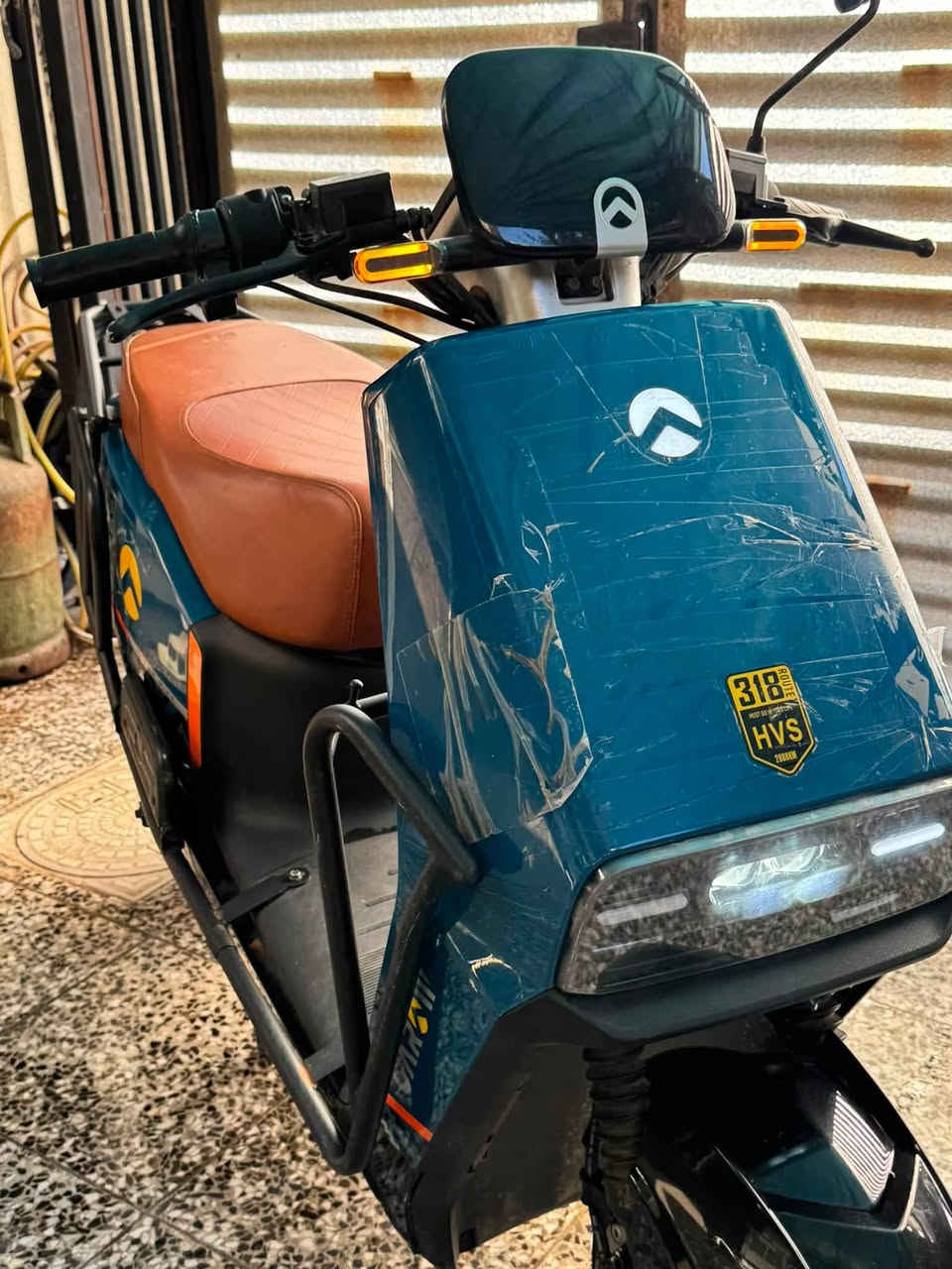 دراجة شحن HVS 318 بطارية عدد 6 الشحنه الوحدة تمشيك اكثر من 65 كيلو دراجة بالجيس تايراتها جدد 
مواصفتها بك ورة 
3 نمر 
سرعتها 87 
لدات عالي ناصي 
بيها درع لحماية الدراجة
وبيها بعد هواي مواصفات حلوة دراجة عملية 
سعرها 950 الف 
*********** واتساب مكاني بغداد الدورة

