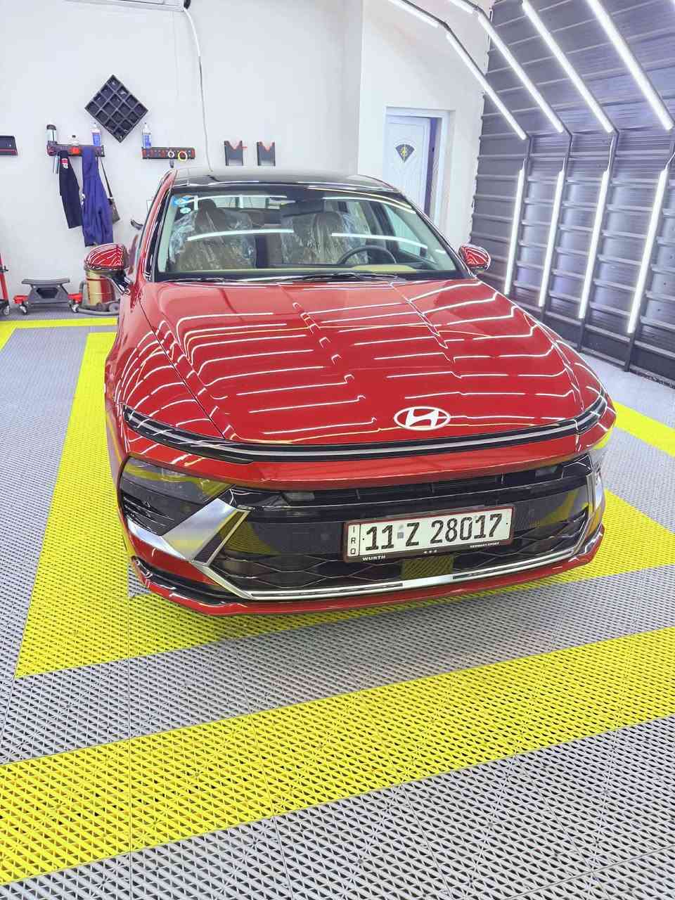 هونداي سوناتا 2025 
HYUNDAI Sonata 2025 

◀️ مرقم بغداد / حره باسمي التحويل ثاني يوم

🚘 خليجي 

🚘 ماشية 20 الالف كيلو 

🚘 موديل 2025

⚙️ حجم المحرك 4cylinder 2.5L

⚙️ مرتبط بناقل حركة أوتوماتيك 

⚙️ يبلغ عزم الدوران 245 نيوتن/ متر 

🐎 بقوة 191 حصان 🐎🐎

🔑 مفتاح التشغيل بصمة 

🔑 تشغيل عن بعد 

🪟 بانوراما  

🚗 دفع ثنائي FWD 

‼️ اريل نفكيتر 

📍حساسات أمامية 

📍حساسات خلفية 

💡لايت زينون + LED متصل 

🔦️ بك لايت LED متصل 

🚘 قبضات أبواب من الألمنيوم

🚘 دخول بصمة ذكي 

🛞 حجم الاطار 235/45R18

🛞 ويل كب 18

🛞 4 دسك

🛞 حساسات ضغط الاطارات 

✨️ اشارة في المرايا الجانبية 

✨️ المرايا قابلة للطي كهرباء 

🎈عدد AIR BAG 2

🚗 هاند بريك كهرباء 

🚗 ا ABS 

🖥 دشبول شاشة ديجيتال متصل 

🖥 شاشة Apple Car play 

📷 كاميرا دوارة 

💡الانارة الداخلية LED 

⭕️ مقود جلد حياكة 

⭕️ شفتات مقود 

🛣 مثبت السرعة Cruise 

🎶 المودات والاوامر الصوتية 

🎶ا Bluetooth    

🔋شاحن هاتف Wireless 

⚡️مخرج منفذ الطاقة 

🔍فحص نظام السيارة 

💺تتسع المقصورة ل 5 ركاب

💺المقاعد جلد قرميدي 

💺حركة المقاعد الأمامية كهرباء 

👶 مثبت مقعد الطفل ISOFIX 

‼️ المرآة الوسطية أوتو دم 

❄️ تبريد شاشة مناخين منفصلين 

❄️ قطعتين تبريد 

🚘 أوضاع القيادة Drive Mode 

🚘 أوتو هولد Auto Hold  

⛷️ نظام مانع الانزلاق  

🚘 تطعيم الدواخل ألمنيوم 

🚘🚘 ضمان لمدة ثلاث سنوات أو 60,000 km 🚘🚘

السيارة مكفولة كفالة عامة 

اي ستفسار اتصل ***********

مكان السيارة الأنبار فلوجه

السعر 258 و بيها مجال بسيط
