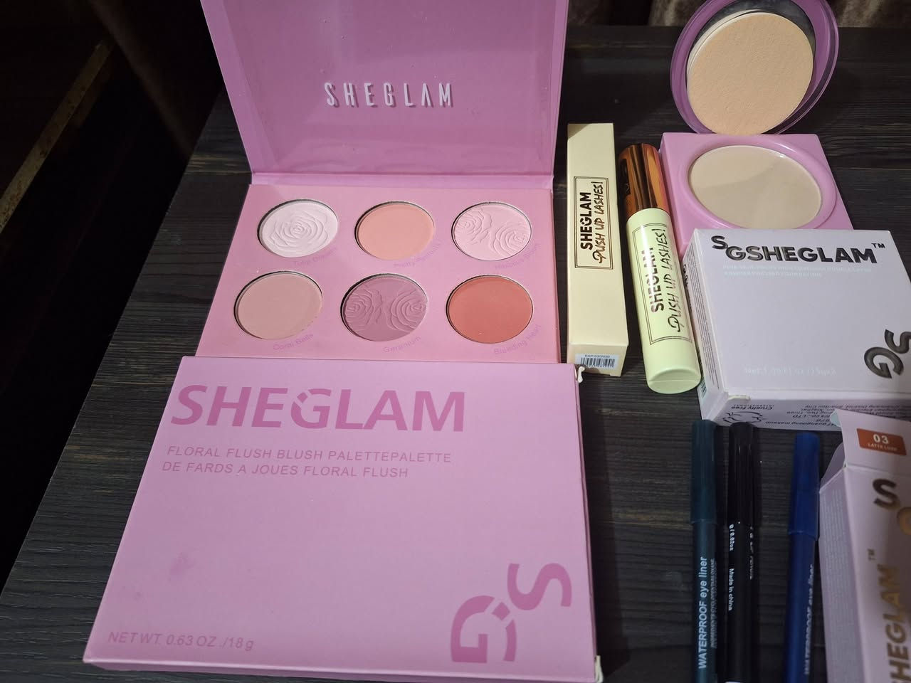 السلام عليكم متوفر هذا البكج متكون من ٩ قطع
1_ برايمر شيكلام بي نسبة ترطيب ونسبة واقي شمس 23 بالميه 

2_باودر شيكلام درجته 2 متكون من طبقتين كما موضح بالصورة 

3_باليت بلاشر شيكلام الونه تجنن

4_مسكارة شيكلام سواد فاحم 

5_ قلم حاجب من شيكلام شعرة شعرة لونه بني يوالم جميع الوان البشرة

6_ حمرة ستك من شيكلام لون مشمشي 

و٣ قطع هديه الي هم كحل لون ازرق من شيكلام 

وكحل لون تركوازي من شيكلام 

وكحل لون اسود من كيكو سواد فاحم جميع المنتجات اصليه سعر البكج 25 مع التوصيل داخل المحموديه  وتوصيل محافظات ٣ ألف فقط على هذا البكج 

يوجد كروب ع الواتساب انشر بي جميع منتجات الالماني والكوري والاوربي وتوصيل داخل المحمودية ألفين فقط ومحافظات ٥ ألف الي تحب تراسلني واتساب اضيفها بالكروب رقمي ***********
