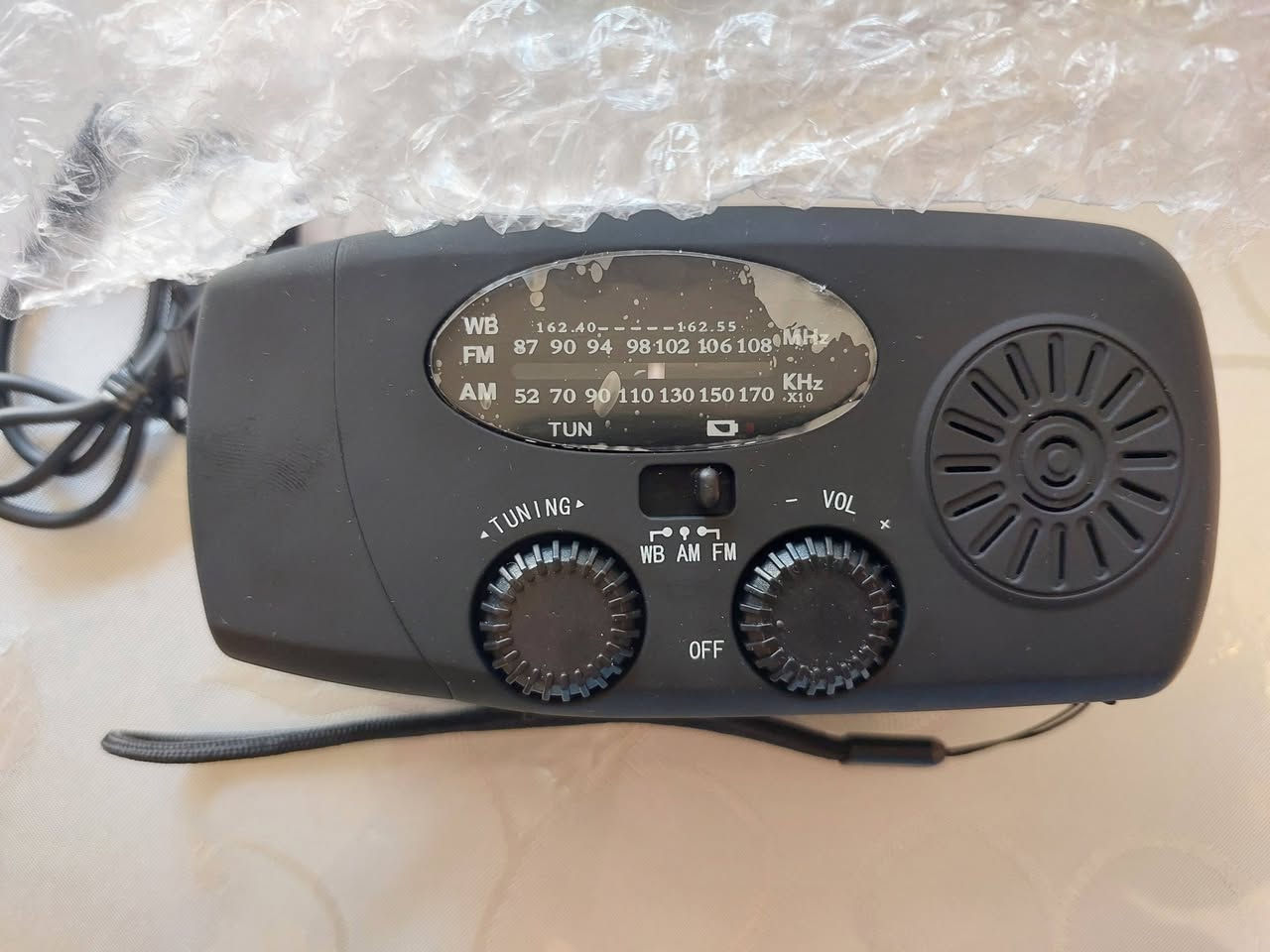 راديو للسفرات والطوارئ ومحبي السفر 
موجتين AM FM
سحب قوي بطارية شحن
يعمل بور بانك للموبايل
يشحن ب3 طرق
طاقة شمسيه ... شاحنة موبايل عادية .. هندر يدوي في حال عدم توفر شمس او كهرباء.
لايت قوي وصافرة انذار صوتها عالي
جديد بالباكيت غير مستخدم
توصيل داخل العراق فقط.


**إذا كنت صاحب هذا الإعلان وتريد حذفه لأي سبب، رجاءا أرسل رسالة إلى الدعم الفني**
