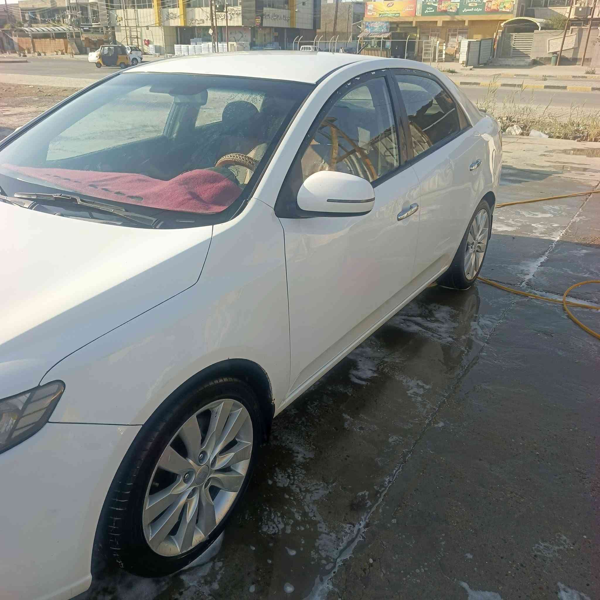 السلام عليكم ورحمة الله سيراتو 2012للبيع  خليجي كلشي شغال بيها صبغ قليل الشراي يتصل السعر 70قفل
‏‪***********‬‏
