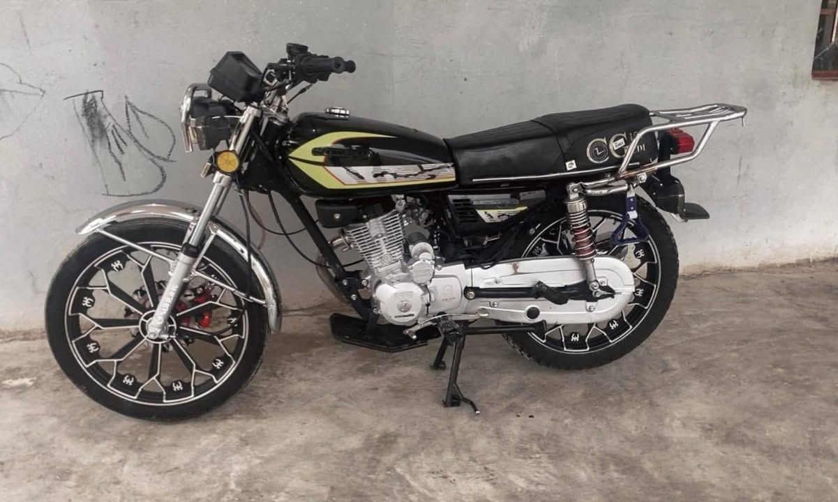 موطور البيع شرط نظافه فول 
كهربيات شغاله.. نكره سلف.. منفيس اصلي 

موديل 2024

محرك 24 

محرك 150 ما مفتوح 

وبي 575 وبي مجال شي قليل ***********
