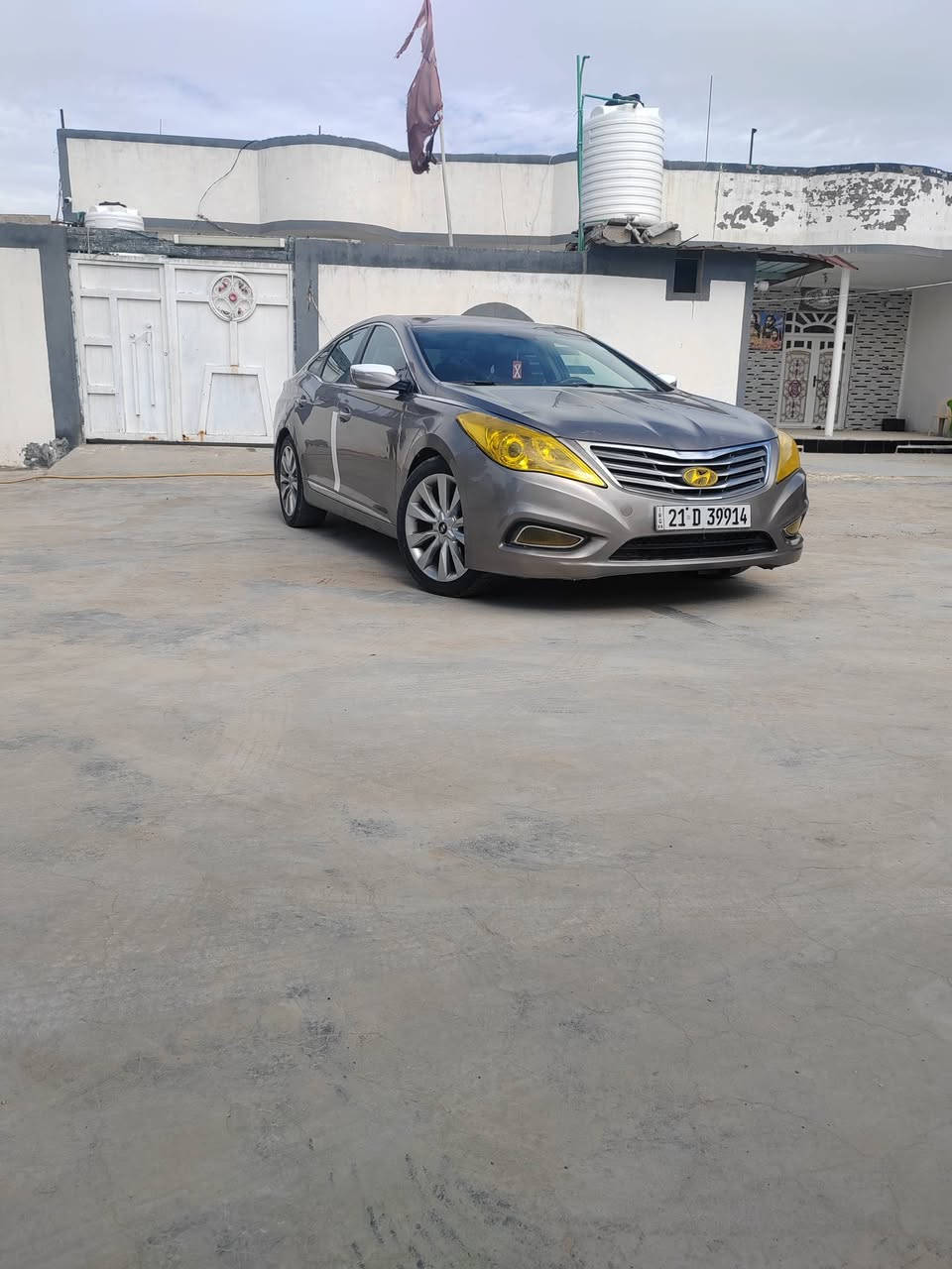 للبيع ازيره مديل 13
بيه قطعتين صبغ بدون دواخل بدون فتح سنويه جديده 

سيارة جاهزه من كلشي كير مكينه حداديه كلشي بيه مكفوال سعر 90الاستفسار ***********مكان طريق كربلاء نجف
