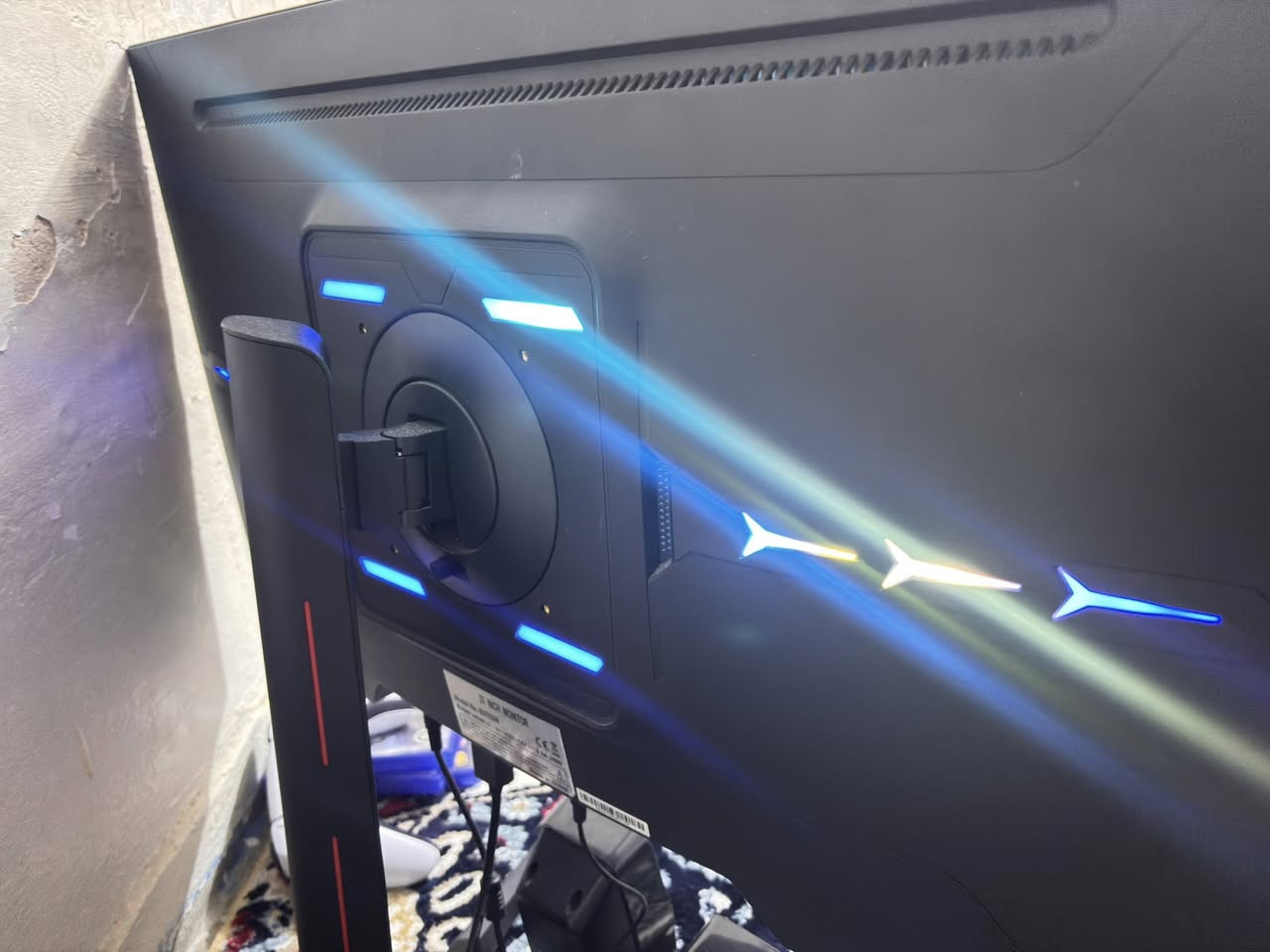 سلام عليكم شاشة تو كي 180هيرتز 27بوصة وياها ثندر بورد و اجدي ام اي وببها منافذ ثنين مال اجذي ام اي وثنين مذر بورد و ياها كرتونة وياها ستاند قيم واخذ تواصل خاص او على الرقم***********
