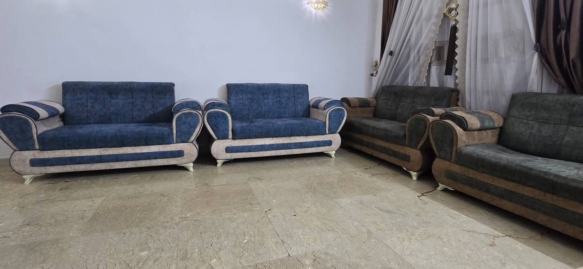 قنفات مستعمله للبيع العنوان الكراده  السعر 150للا ستفسار  التواصل مع هذا الرقم ***********
