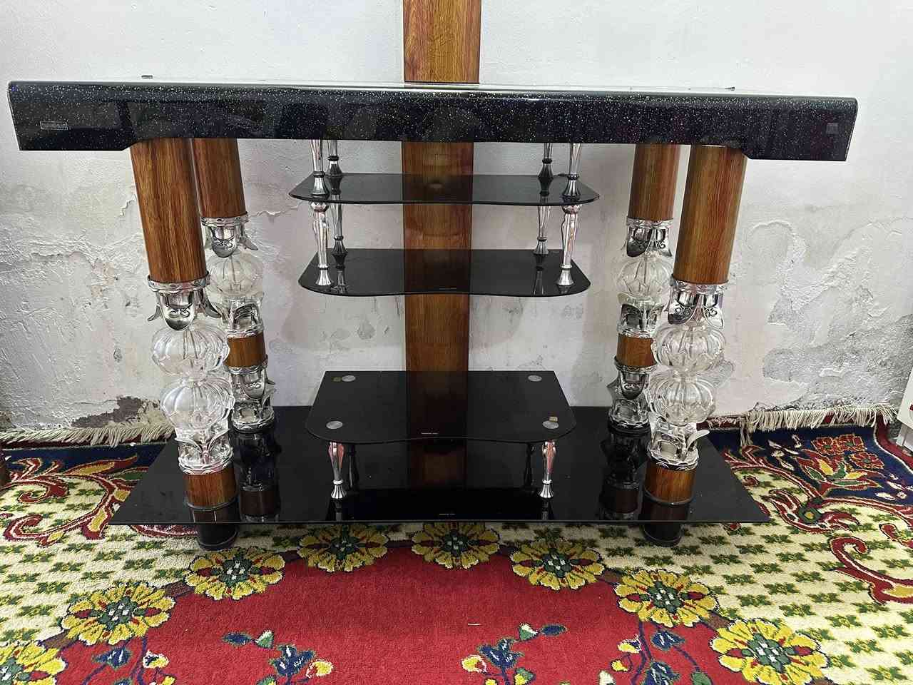 ميز بلازمه كبير جام ثقيل جدا السعر 50 الف وبيه مجال العنوان سوق الشيوخ 📞 ***********
