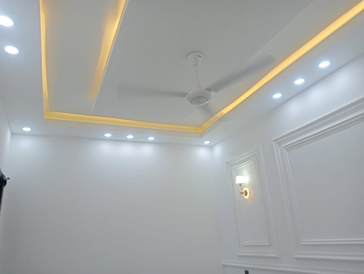 دار للبيع حي الجامعة..خلف مدرسه الجامعة مباشر 
100متر
10×10 ركن طابو صرف ... على شارع 15 
طابقين مسلح 
الطابق الأول.. غرفة.. صاله.. مطبخ حار..بارد. استقبال.. 2مجاميع صحية 
الطابق الثاني..2غرفة. صاله..سطح
***********
