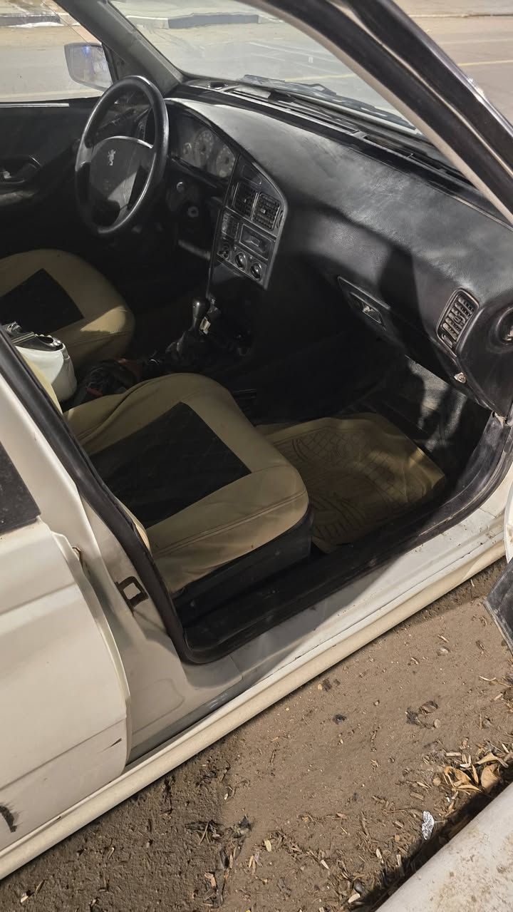 السلام عليكم سايبه للبيع رقم صدامي تخم تاير محرك جديد ***********
