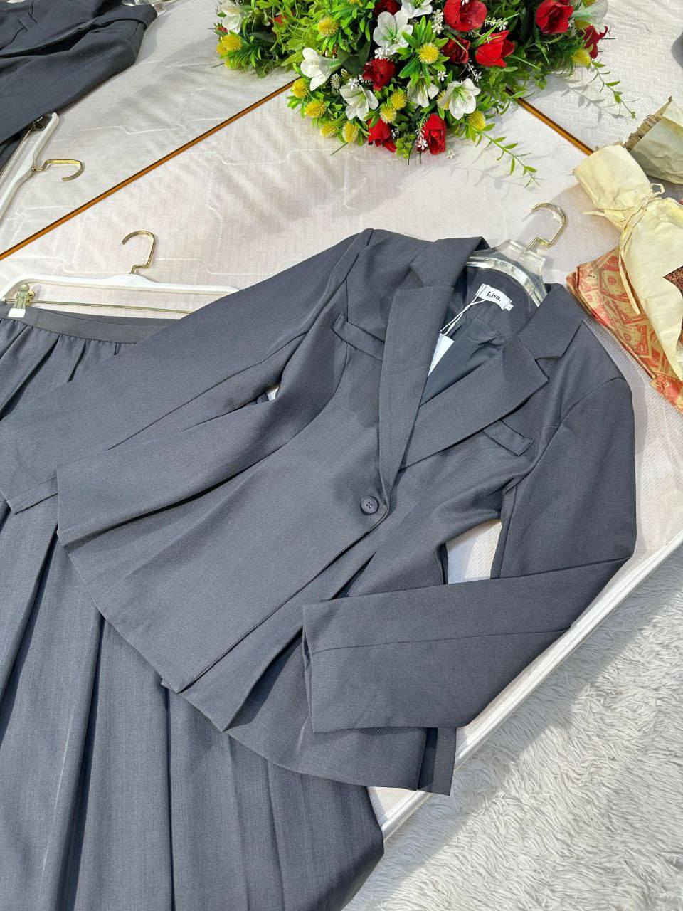 طقم قطعتين ستره مع تنوره💟 

خامة دابل  ايطالي كوالتي جدا عالي 

قياس   38 40 42 44 46 48

خدمة توصيل لجميع محافضات العراق 5الف

للحجز والاستفسار مراسلة الصفحه خاص رجاء او واتساب ***********
