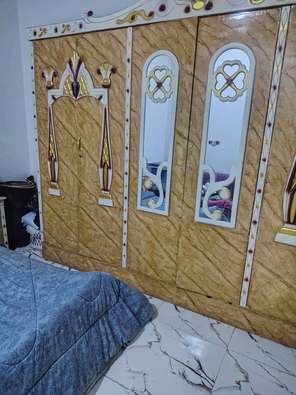 سلام وعليكم غرفه للبيع كاملا مكملا نقصه بس قفولا للستفسار ***********
