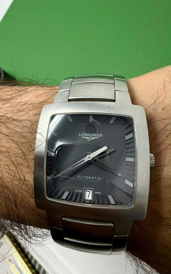 تشكيلة ساعات لونجين (Longines) السويسرية الأصيلة ⌚✨للبيع 
الوصف:
لعشاق الأناقة الكلاسيكية والتميز، وفرنا لكم مجموعة مختارة من ساعات "لونجين" السويسرية، قطع تجمع بين التاريخ العريق والدقة المتناهية.
✅ المميزات:
 أصالة سويسرية وجودة تصنيع عالية.
 تصاميم متنوعة تناسب الإطلالات الرسمية واليومية.
 حالات نظيفة ومحفوظة بعناية فائقة.
هذي الساعات ليست مجرد أداة لمعرفة الوقت، بل هي إضافة حقيقية لأي مقتني يحب القطع المميزة.
📍 متوفرة في الحلة.
📩 للجادين فقط: السعر والتفاصيل عبر الخاص


**إذا كنت صاحب هذا الإعلان وتريد حذفه لأي سبب، رجاءا أرسل رسالة إلى الدعم الفني**