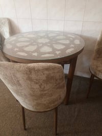 ميز سفرة • نظيف جدا • الغزاليه