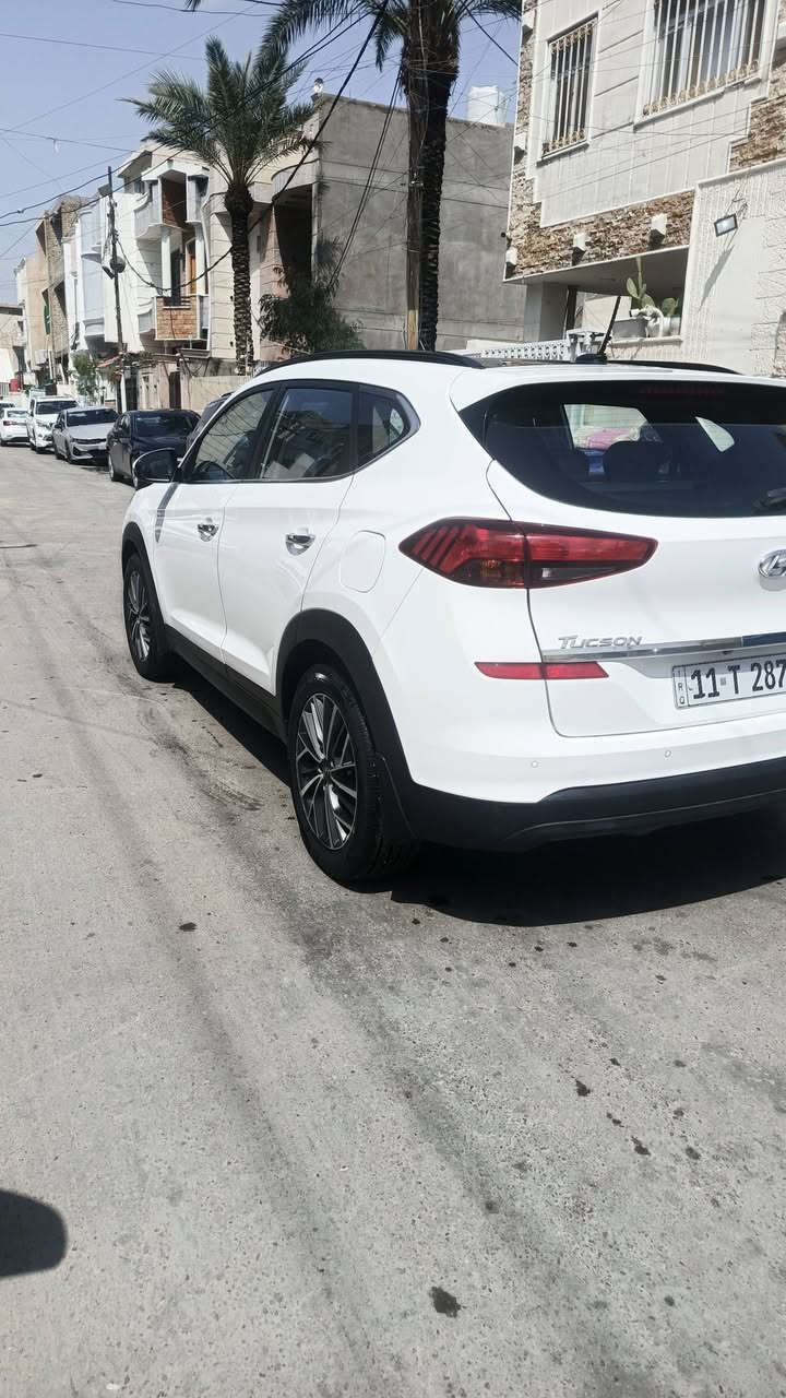 السلام عليكم للبيع توسان ٢٠٢٠ خليجي رقم بغداد السياره فول موصفات ١/١ بنورما بصمه كرسي كهرباء وجلد وشحن وايرليس تبريد قطعتين لايت زنون 5عدسات دوار وبعد بيه هواي موصفات السياره مكفوله من الحادث بيه فقط طلقه بلجاملغ الخلفي ومصلحه على كده السياره كير مكينه حداديه كهرباء تبريد كله مكفوله وعلى وظع الشركه ماشيه ٩١ الف السعر١٩٠ 
للستفسار فقط اتصال *********** بغداد الطالبيه
