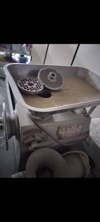 للبيع مكينة ثرم إيطالي اصلي السعر ٣٥٠ الف الاتصال ٠٧٨٩٣٧٩٢٨٦١