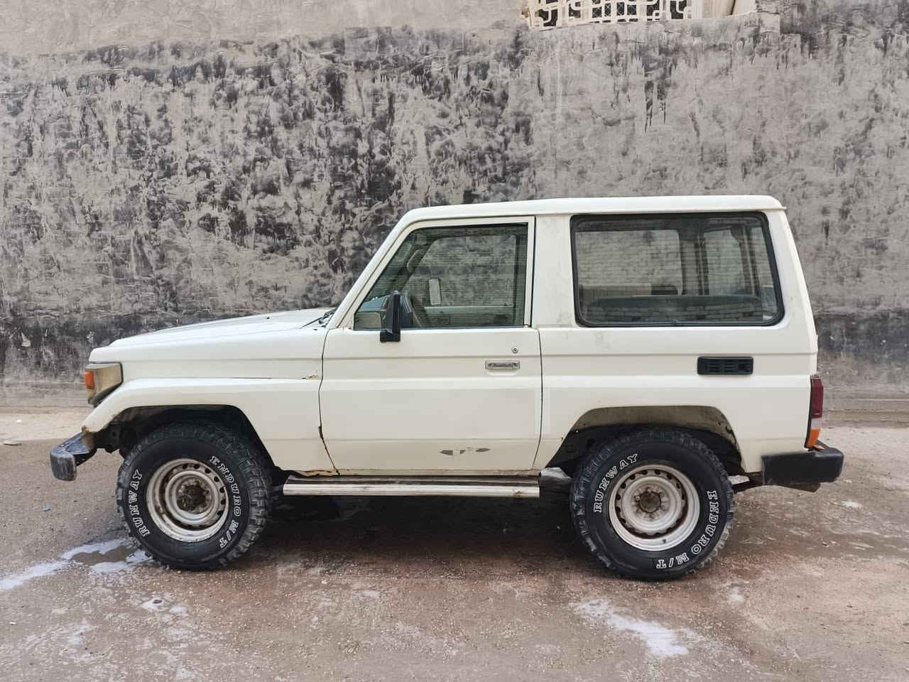 السلام عليكم لاندكروز ربع موديل 85 بأسمي رقم انگليزي بصرة محرك 3f بلادي كير عادي ماكنيت مو بلاتين السعر 55   ***********
 
البصرة الفنجانية ***********
