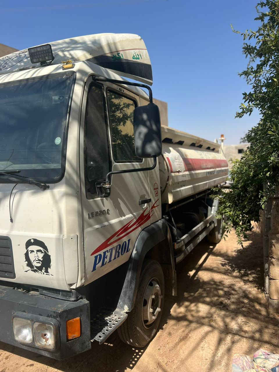 السلام عليكم 
تنكر مان للبيع موديل ٢٠٠٢ رقم سليمانية سنوية لل٢٠٢٩  السعر ١٠٥ وبي مجال 
راسلني او خابرني. 
***********
