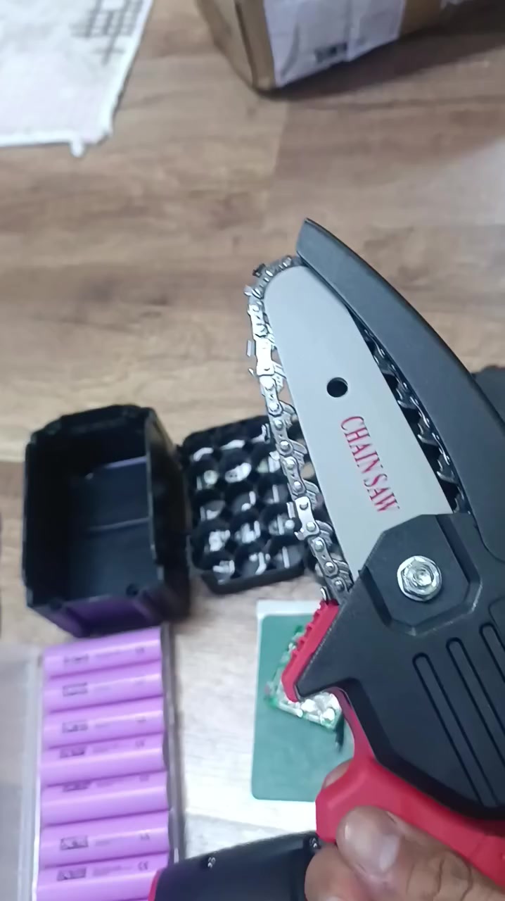 سلام عليكم بطاريات أصابع ليثيوم 10 قطع
مع قاعدة بطارية وتوصيلات اللحيم  المعندية مع منشار كهربائي وبلور هواء 
مع بطارية شغالة شاحنتهم غير متوفر
البلور بي ضرر بسيط غير مضر بعمله
***********
واتساب ماسة أمزون
