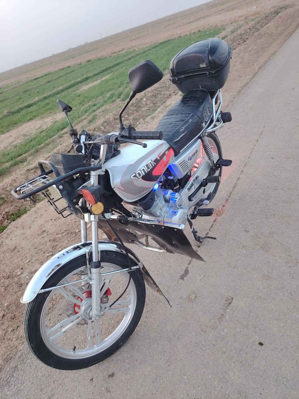 السلام عليكم ماطور للبيع موديل 22كهربائيات كلها شغاله السعر 600 اوبي مجال قليل الاتصال على الرقم ***********
