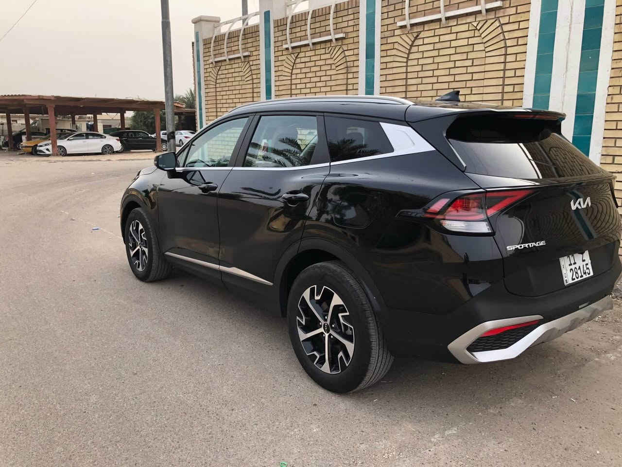 سبورتج 2023 وارد امريكي هايبرد فئة EX 

محرك 1600 تيربو سيارة قوية و اقتصادية جداً 
ماشية 20 الف ميل قابل للزيادة

لون الداخل النيلي و الاوف وايت جلد (نادر و مرغوب)

المواصفات

تدفئة كشنات وستيرن
كروز سرعة
رادار امامي مانع اصطدام
تحديد مسار
نقاط عمياء
حساس جامة امامي
مانع تزحلق
سايد بريك دكمة
اربع  انظمة قيادة
‏SPORT, ECO, SMART, SNOW
فور ويل درايف 
حاكية بلوتوث 
بصمات ابواب 
تشغيل بصمه
تشغيل عن بعد

لايتات لد طاسة
مضخم صوت سستم
حساس خلفي 
كشن سائق كهرباء
منفذ شحن وايرليس و كذلك مخرج شحن في الكشنات 
اشاير بلمري 
توقف ذاتي 
تبريد امامي وخلفي
شاشه دجتال متصل 
كامره خلفيه واسعة 
تبريد بيانو
بوصله
تحكم ستيرن كذلك شفتات 
لايتات لد امامي وخلفي

حادث دعامية امامية و بارد بسيط بخشم البنيد والجاملغ كما في الصور ما مكحل و بيها ايرباك 

السعر 188
مكان السيارة بغداد 

***********‏ بغداد, العراق
