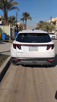 توسان ٢٣ماشيه ٣٨الف شاشه ايباد كشنات جلد وباقي المواصفات المعروفه مكان...