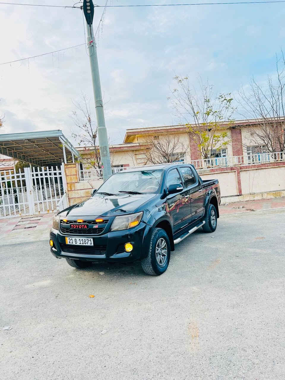 تویتا مەرزیە 2013 دەبل اکسل سەید نەهرو سەیارەکە بی بۆیاخ بی سارد سە نەوی رەقەم هەزە تازەیە تا 2030 بەناوخومانە وەکالە پەنجە مور بەشەرت گیرو مە کینەو اکسل و دەبل اکسلی بە شەرت نە کراوەتەوە بورخی لە گیانی بانەدراوە سەیارەکە هە موو گیانی شەریکە یە زور توندوو تولە تەقەو وەرەقە بشکینە جوارتایەیی و ویلی بیلادی لە ژیرایە  تکایە نا مە مە نیرە ژمارەی خاوەنی 
***********
*********** كويسينجاك, أربيل
