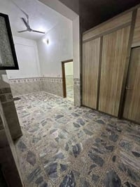 شقة للأيجار ارضيه  تحتوي على #استقبال #غرفه نوم #مطبخ #خدمات موقعها 📍ا...