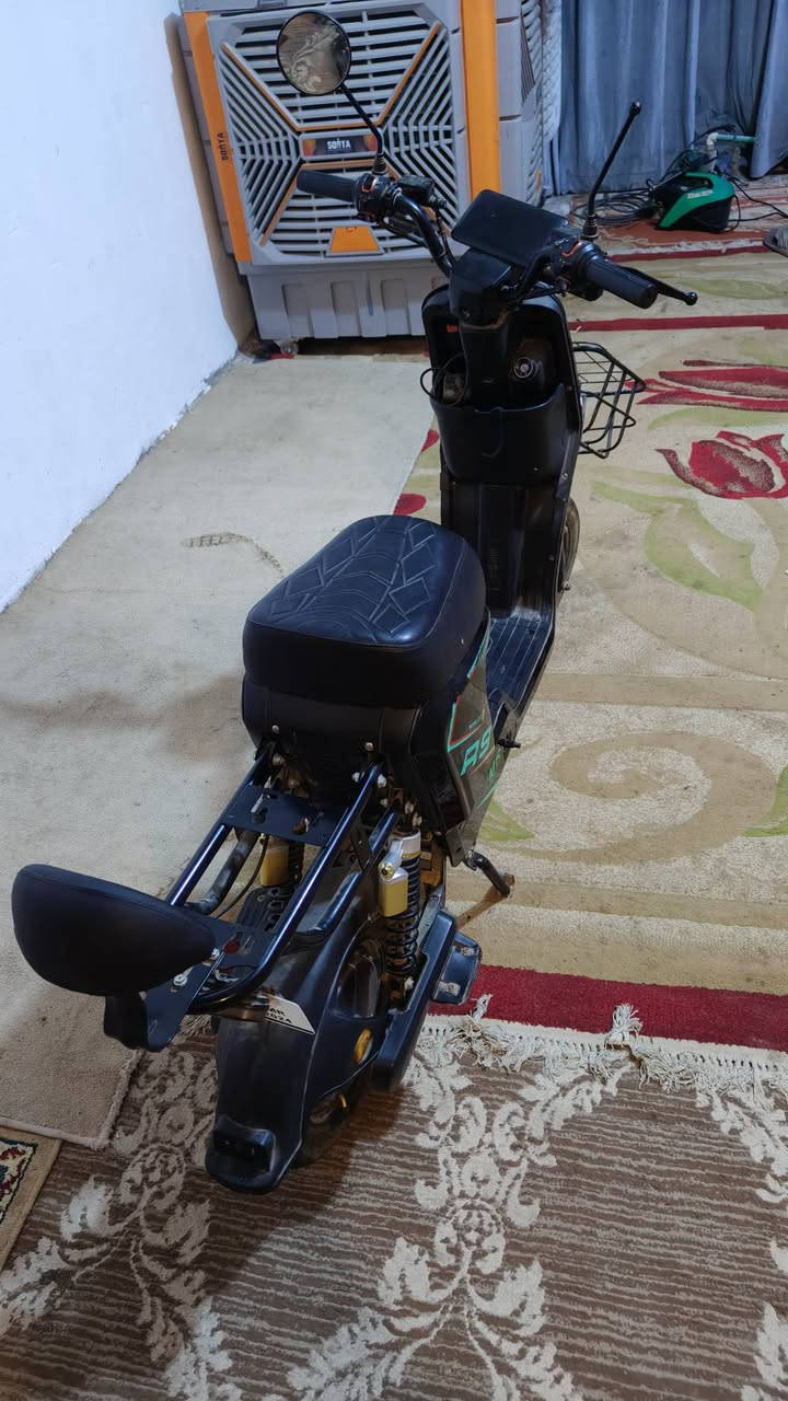 السلام عليكم دراجة شحن نقصهة بس بطاريات السعر 200وبيهة مجال المكان البصره قضاء المدينه الهوير الرقم ***********
